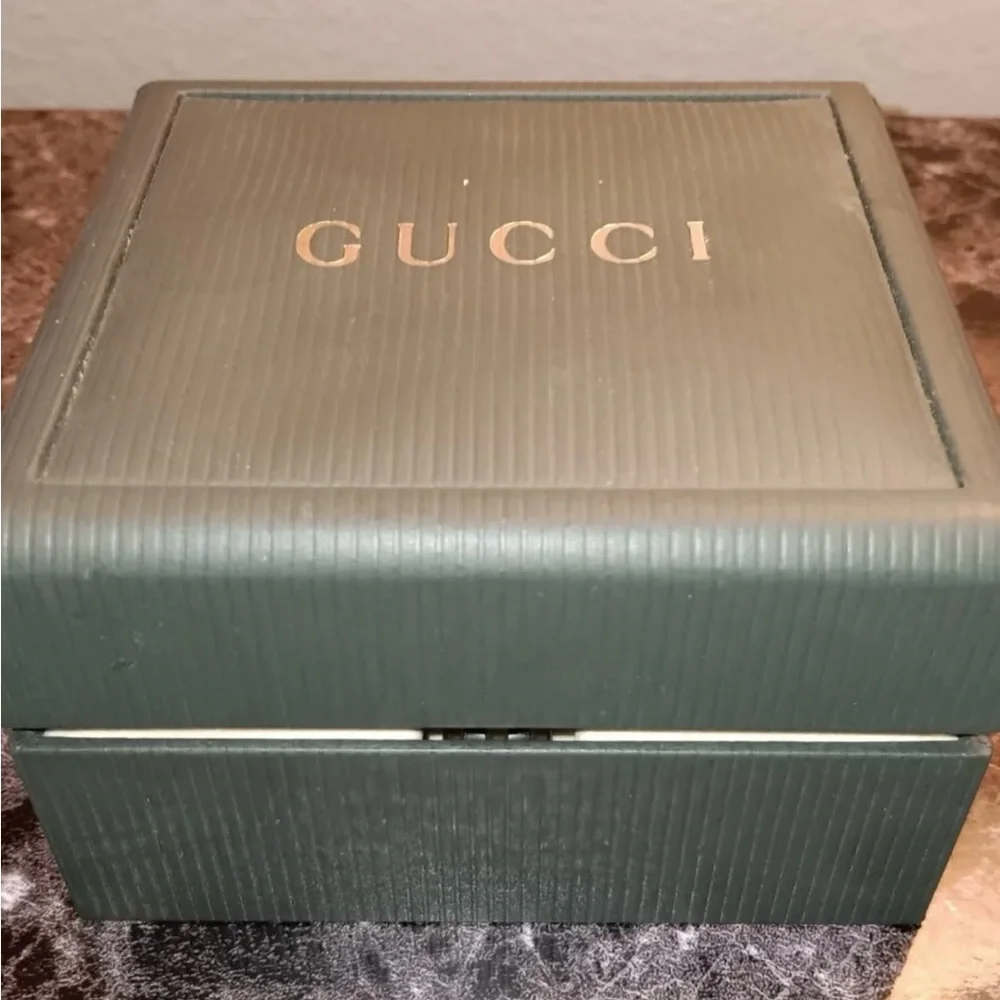 Authentic GUCCI Silver 5500L Stainless Steel Date Ladies Watch 🌹🌹❤️❤️